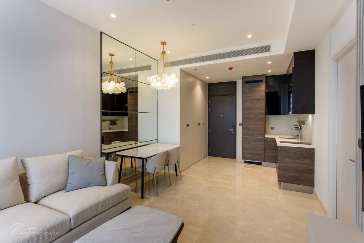 Muniq Langsuan: 57.5sqm. 1bed 1bath 57.5sqm 68,000/mth. Am: 0656199198 facing North no construction clear greenery view