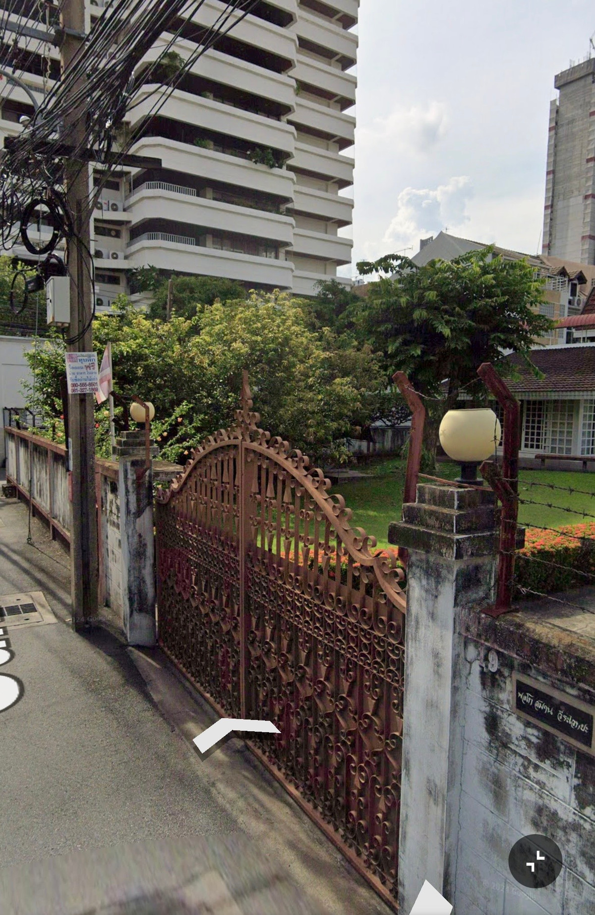 Land for sell Sukhumvit 31: 346 sqwah corner land 346,000,000 negotiable Am: 0656199198