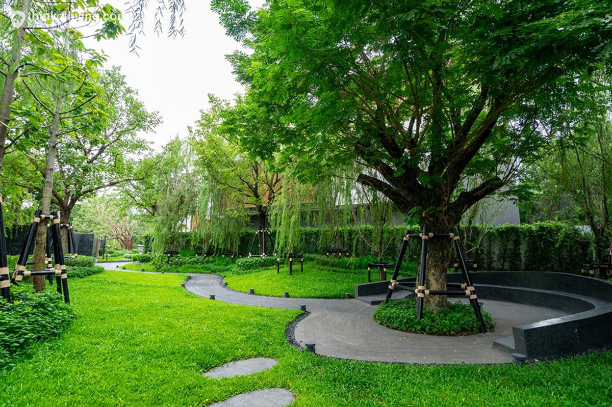 Sonle Residences: 180sqwah 1,365sqm. 5bed 8bath 3storey private pool 260,000,000 Am: 0656199198