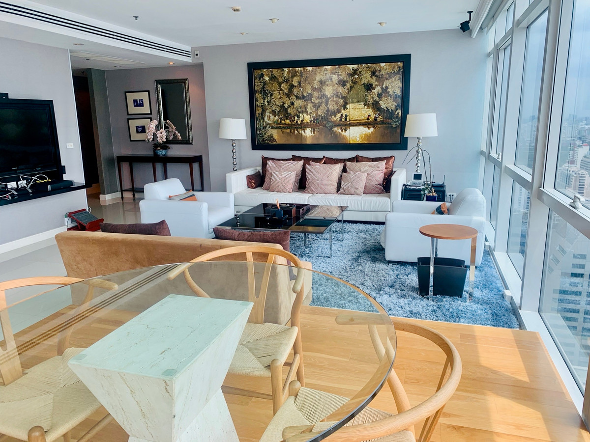 Athenee Residence: 4bed 4.5bath + maid  295sqm. 170,000/mth. Am: 0656199198