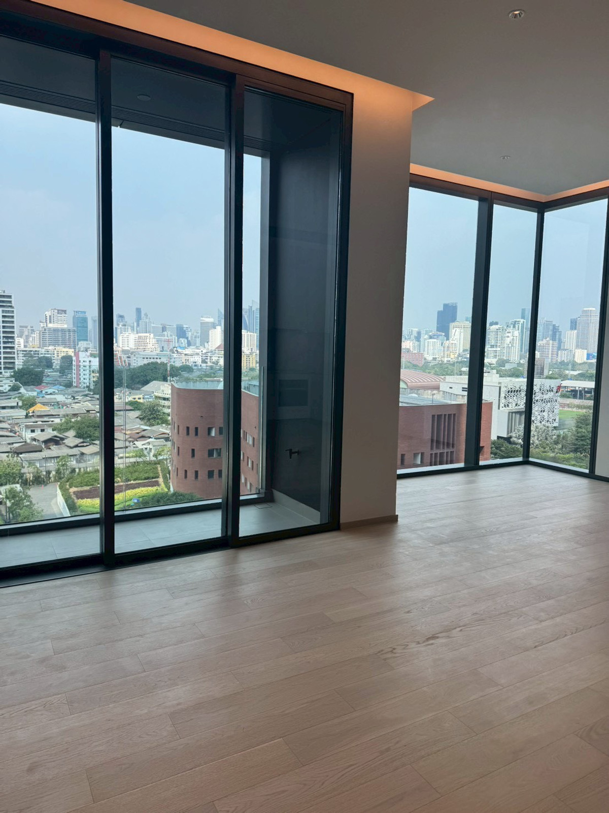 EI8TEEN SEVEN One Bangkok: 1bed 1bath 63.45sqm. 21,500,000 Am: 0656199198