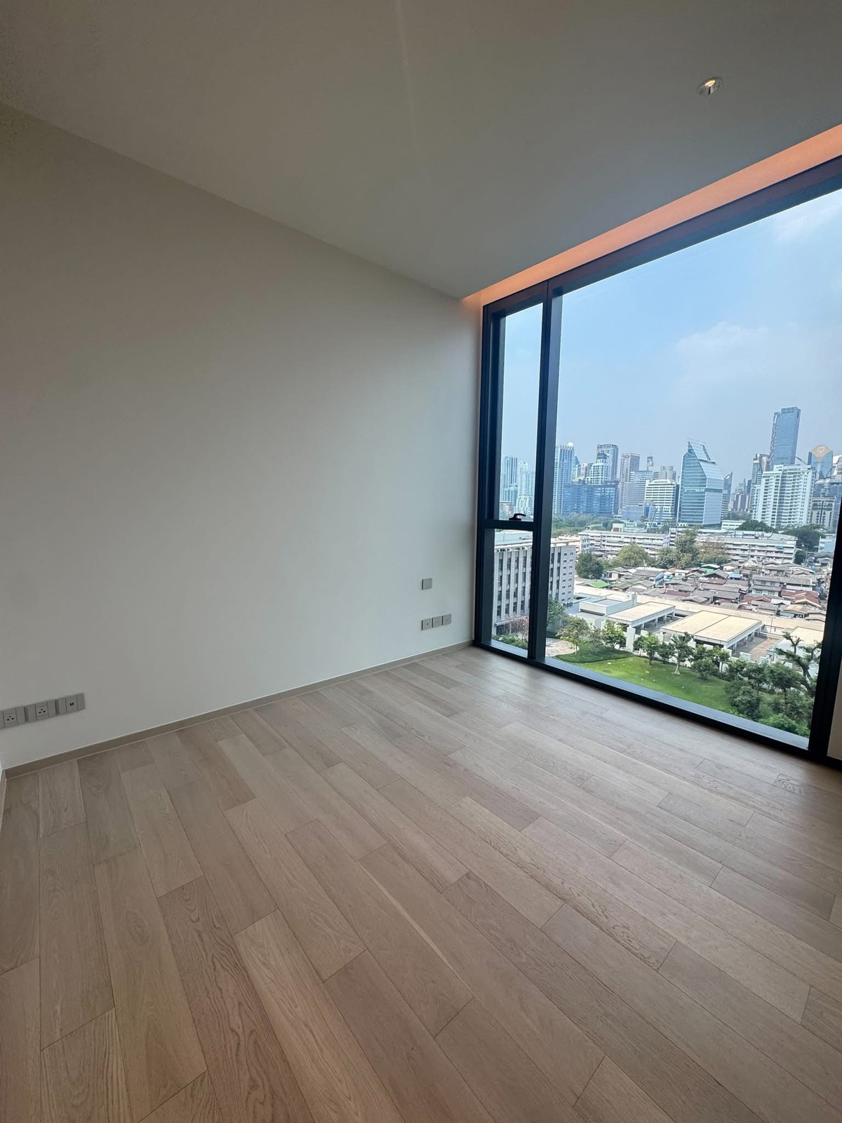 EI8TEEN SEVEN One Bangkok: 1bed 1bath 63.45sqm. 20,900,000 Am: 0656199198