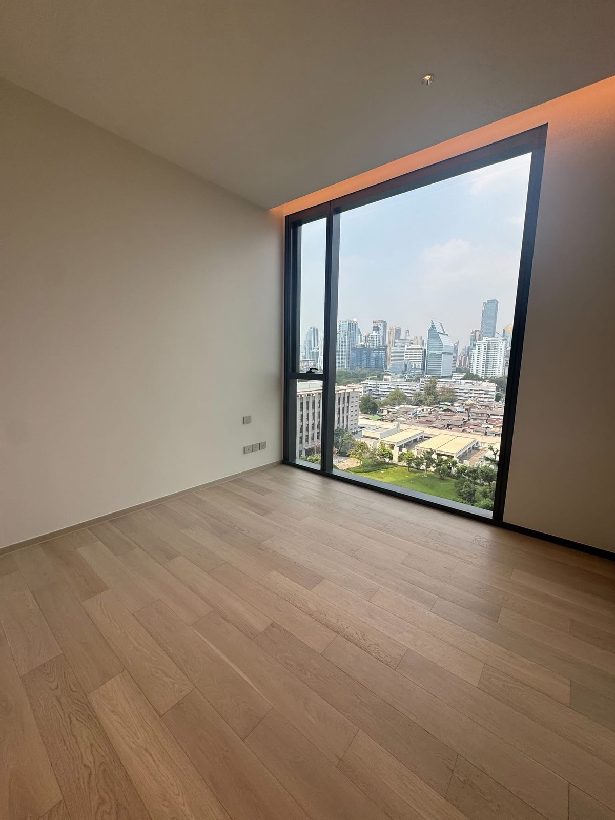 EI8TEEN SEVEN One Bangkok: 1bed 1bath 63.45sqm. 20,900,000 Am: 0656199198