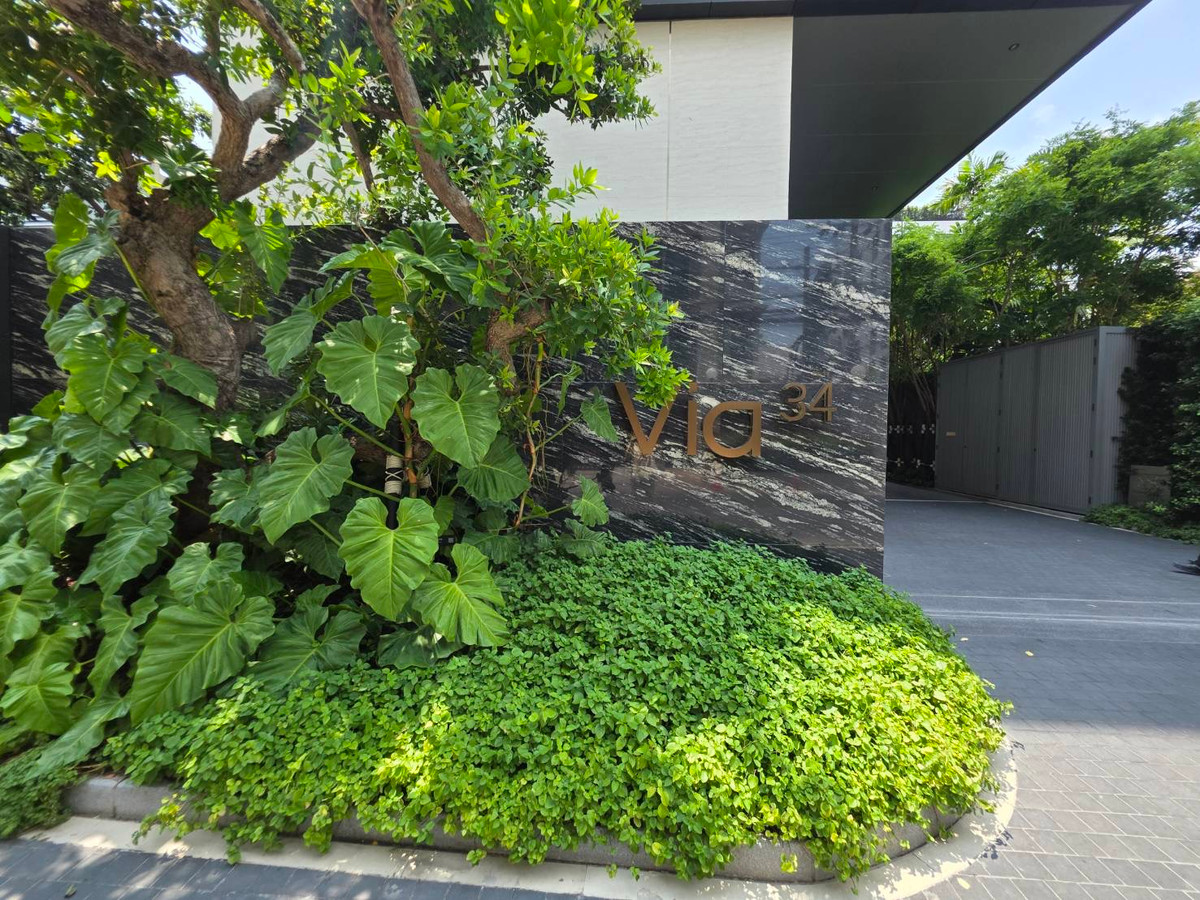 Via 34 (Sukhumvit 34): 1bed 44.84sqm. from 12 million brandnew fully fitted readied to move in Am: 0656199198