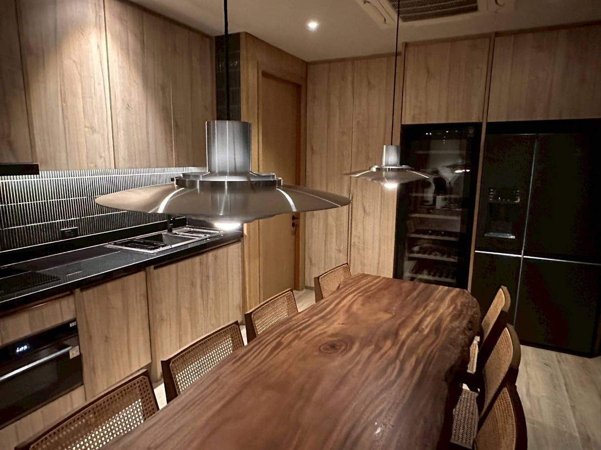 House for sell heart of Thonglor: 45 sqwah 506sqm. 5bed 7bath 120,000,000 Am: 0656199198