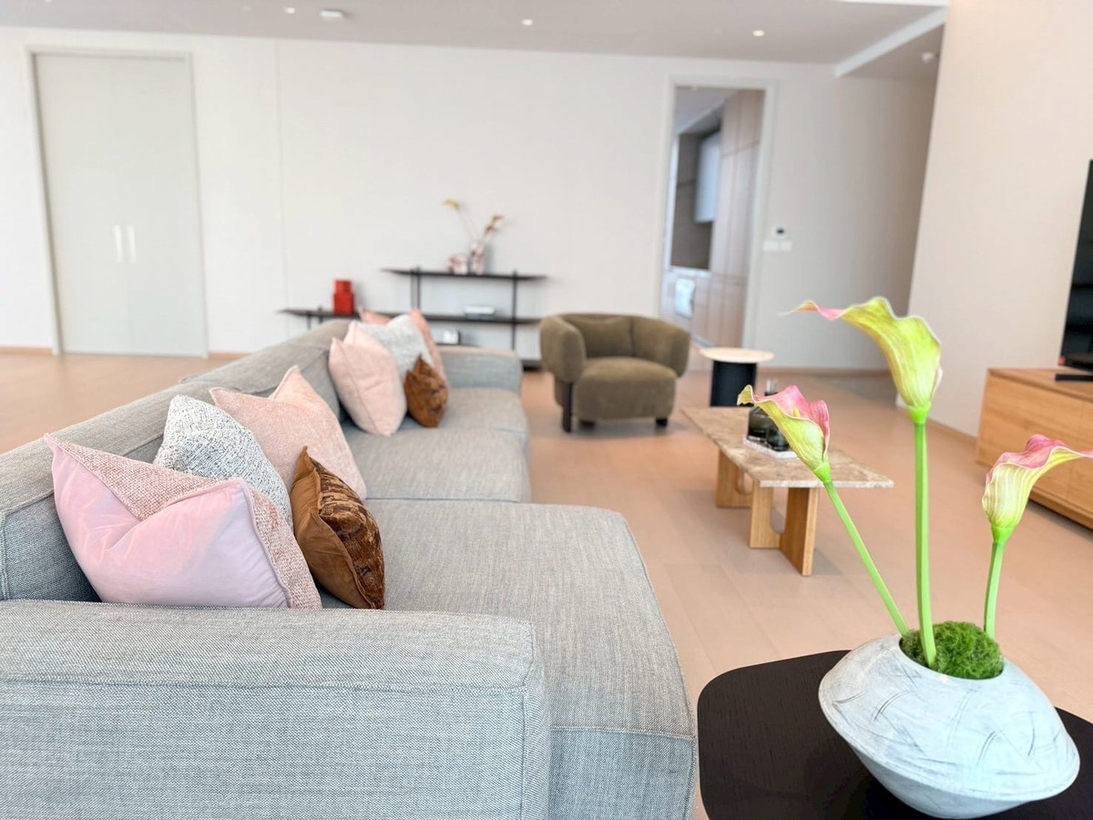 Scope Thonglor 4bed 4 bath plus maid 412sqm. 1,000,000/mth. Am: 0656199198