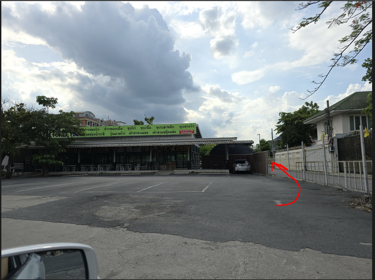 Land Pakkret Nonthaburi: 3-2-15 rai (1,415 sqwah) Near Robinson Srisamarn 50,000,000 Am: 0656199198