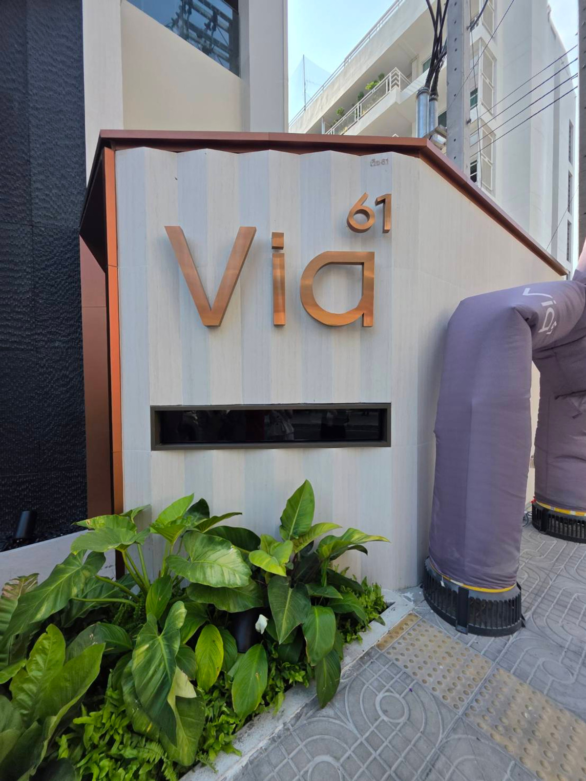 Via 61 Penthouse: 3bed 3.5bath 155.76sqm. 37,700,000 Am: 0656199198