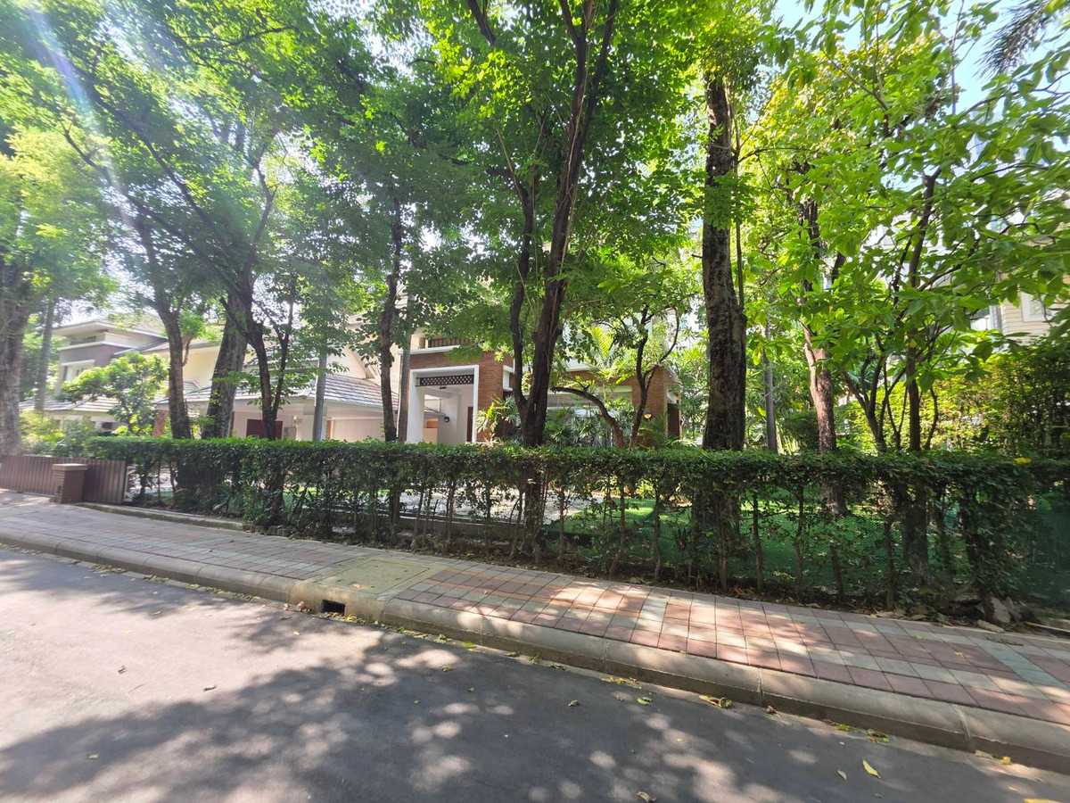 House for rent Thonglor: Sukhumvit 36 4bed 4bath + maid 400sqm. 250,000/mth. Am: 0656199198