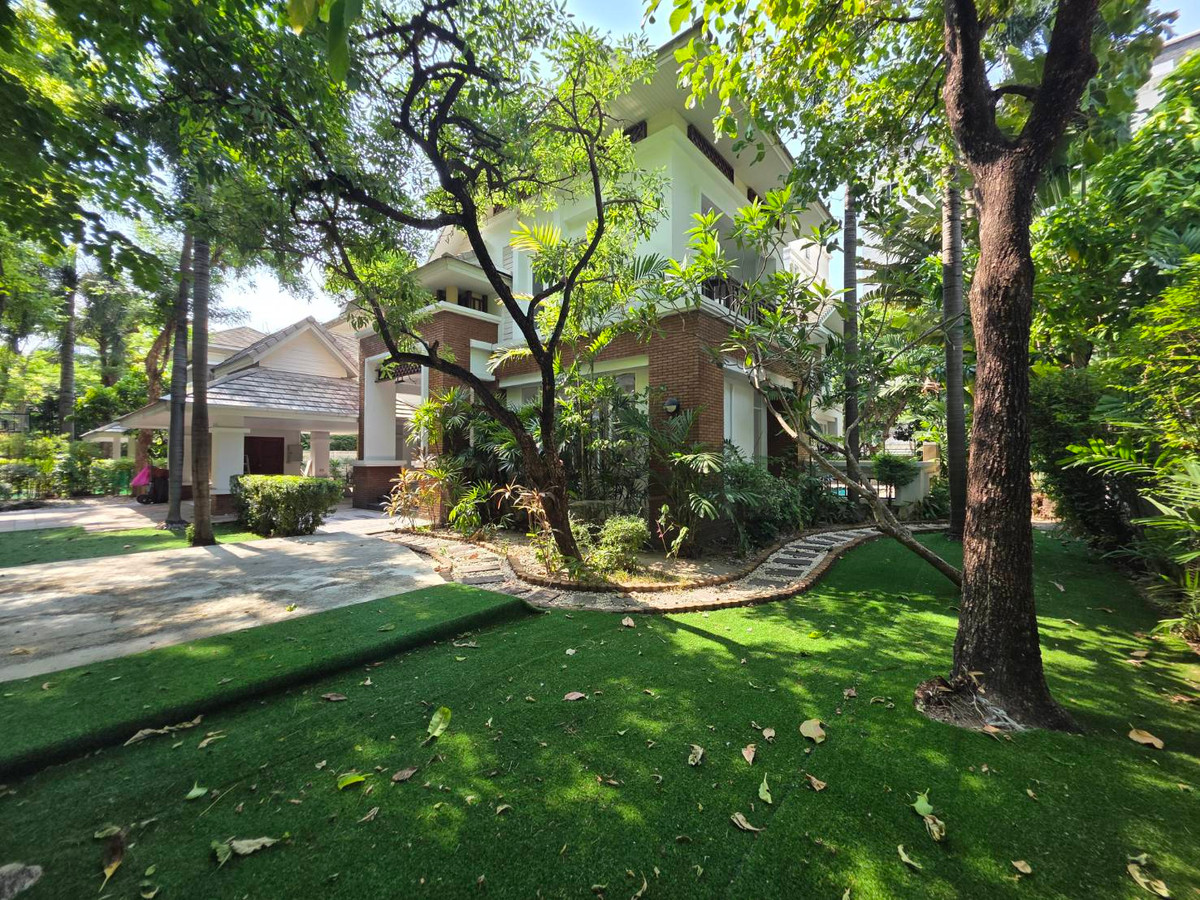 House for rent Thonglor: Sukhumvit 36 4bed 4bath + maid 400sqm. 250,000/mth. Am: 0656199198