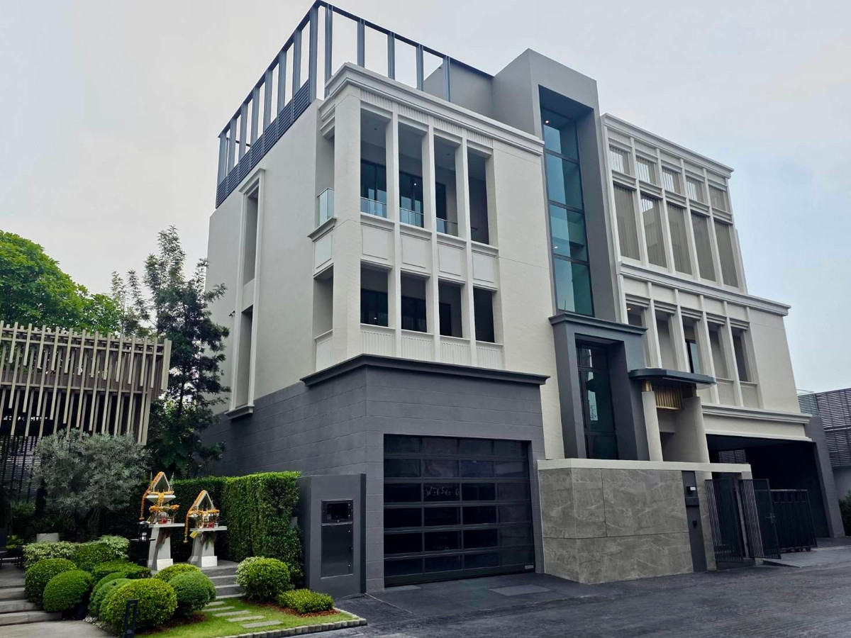 95E1: 137.85 sqwah 846sqm. 4bed 7bath + 2 maid 120,000,000 bht. New upgrade Facade Am: 0656199198