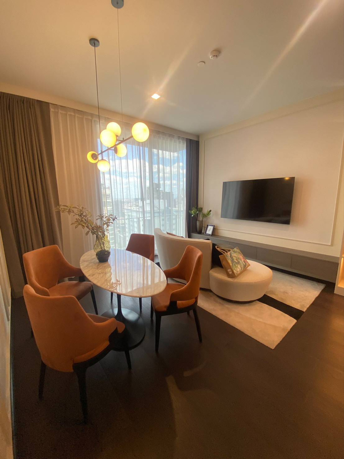 Laviq Sukhumvit 57: 2bed 2bath 76sqm. 2XFl 90,000/mth. Am: 0656199198