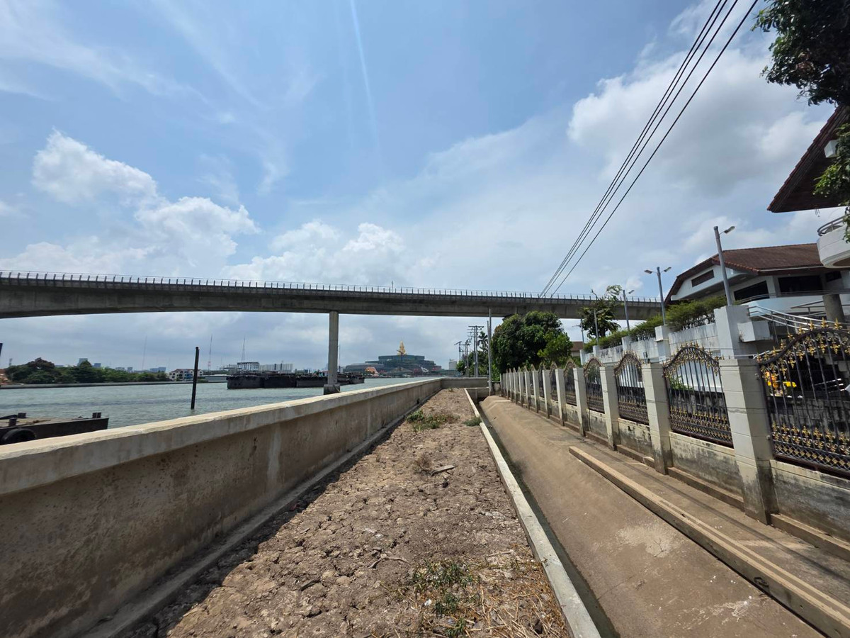 Land for sell Charansanitvong 96/1:  4-1-62 Rai by the river 440,500,000 (250,000/sqw) Am: 0656199198