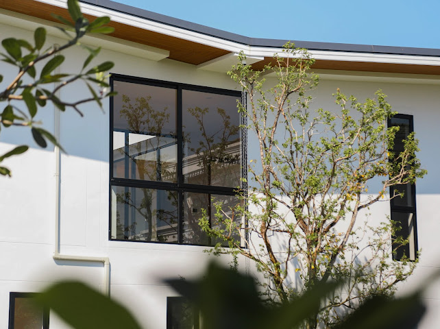 EDEN Srinakarin-Suanluang: 112sqw 416sqm 4bed 5bath + maid 20,900,000 Brandnew Am: 0656199198