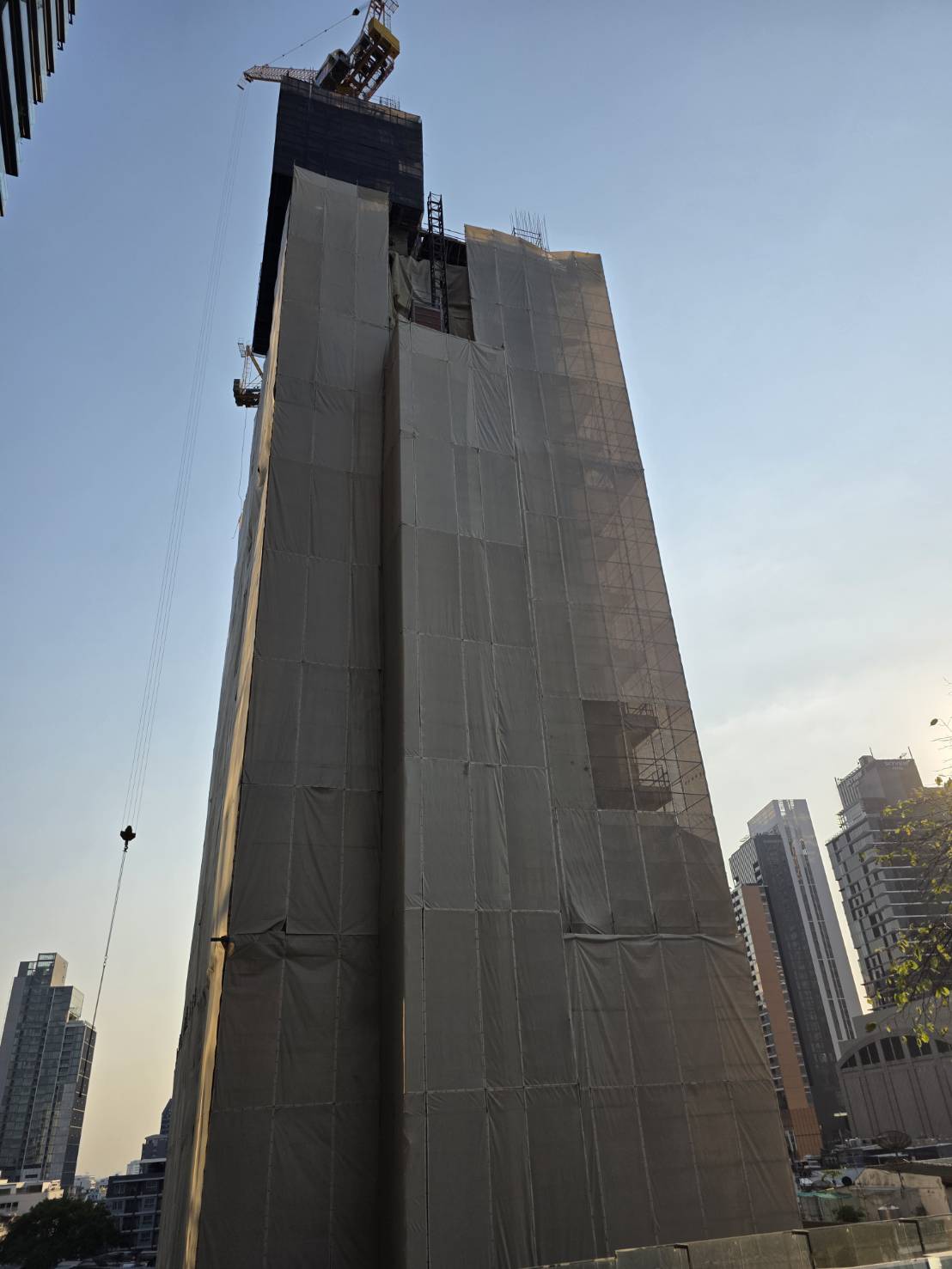 Muniq Prompong: 2bed 2bath 108sqm. Corner South/East 42,000,000 Am: 0656199198