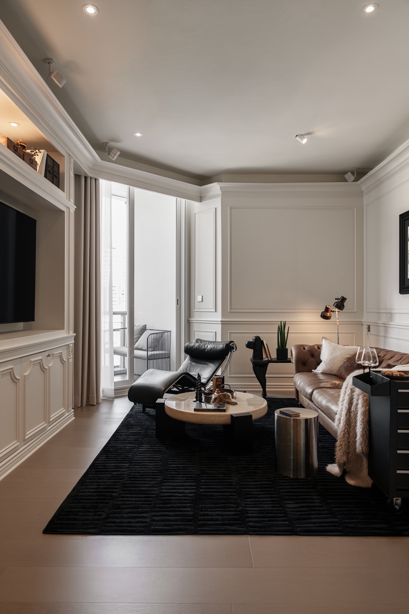 Eight Thonglor:  81.12sqm. 1bed 85,000/mth Am: 0656199198