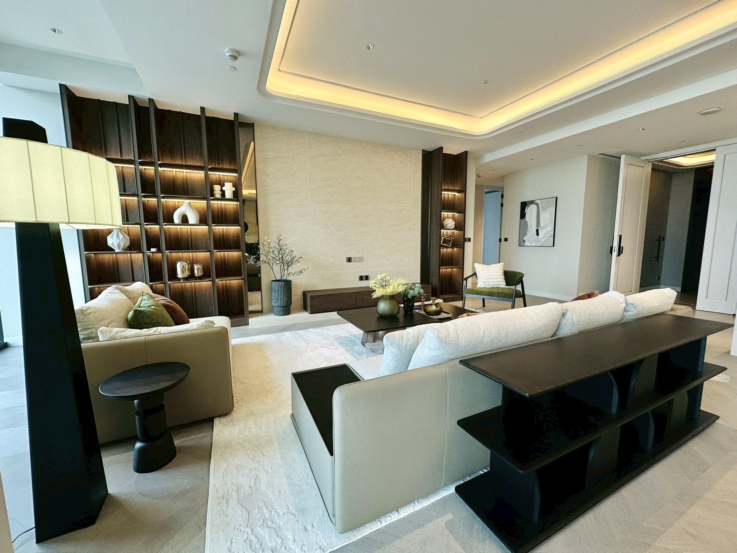 One89: 3bed 3.5bath + maidroom 218sqm. 3X Fl 380,000/mth Am: 0656199198