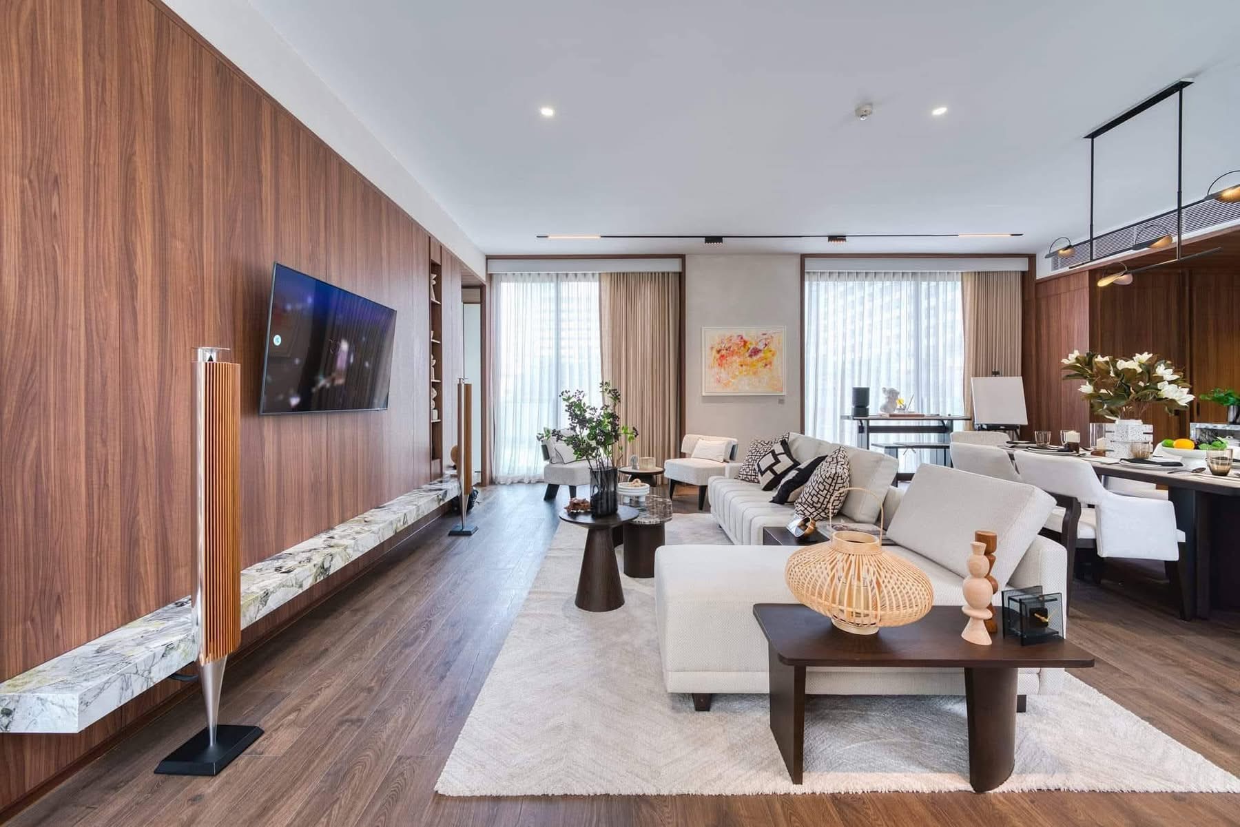 Romm Convent: 2bed 2bath + powder room  128.72 sqm. Sky Villa 36,480,000 Am: 0656199198