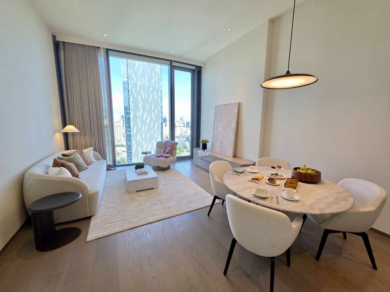 Scope Langsuan: 1bed 1.5 bath 84sqm. High floor Embassy view 51,000,000 Am: 0656199198
