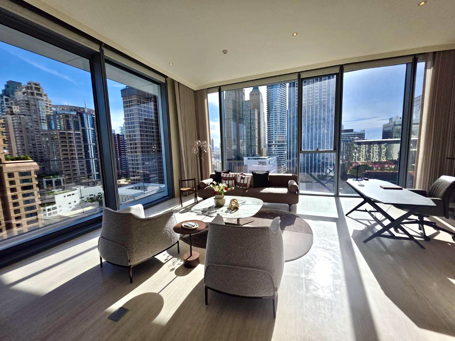 Scope Langsuan:  2bed 2.5bath 154.59sqm. 95,000,000 Brandnew Fully Furnished Am: 0656199198