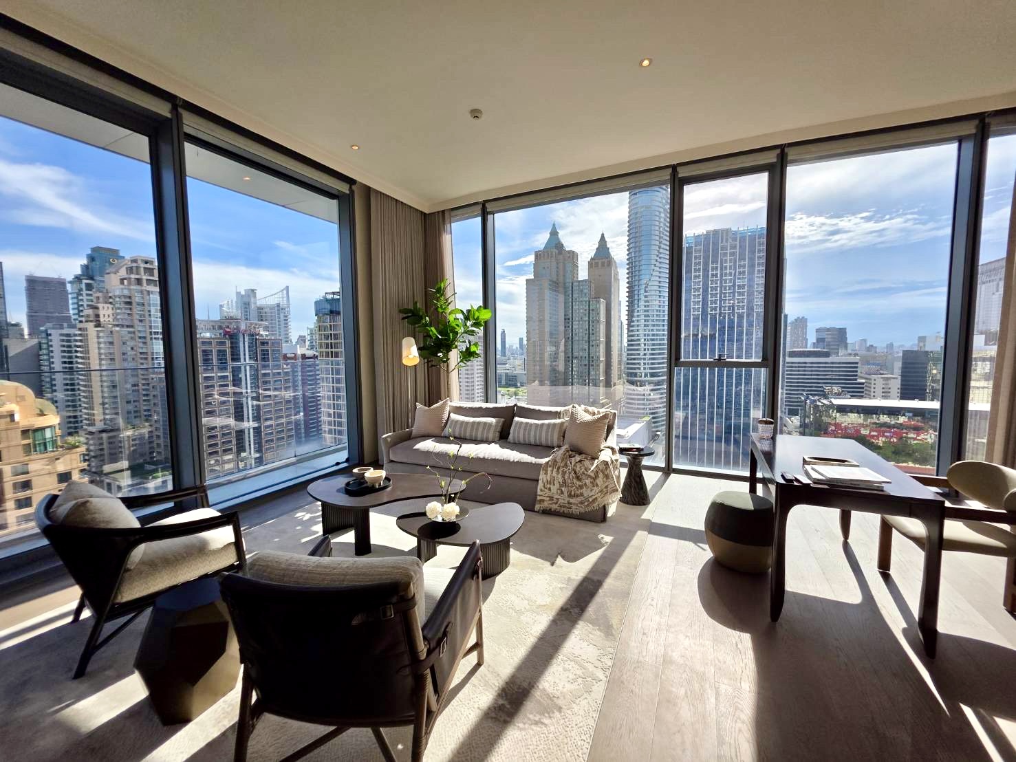Scope Langsuan High Fl: 2bed 2.5bath 154.59sqm. 2X Fl 106,000,000 Brandnew Fully Furnished Am: 0656199198