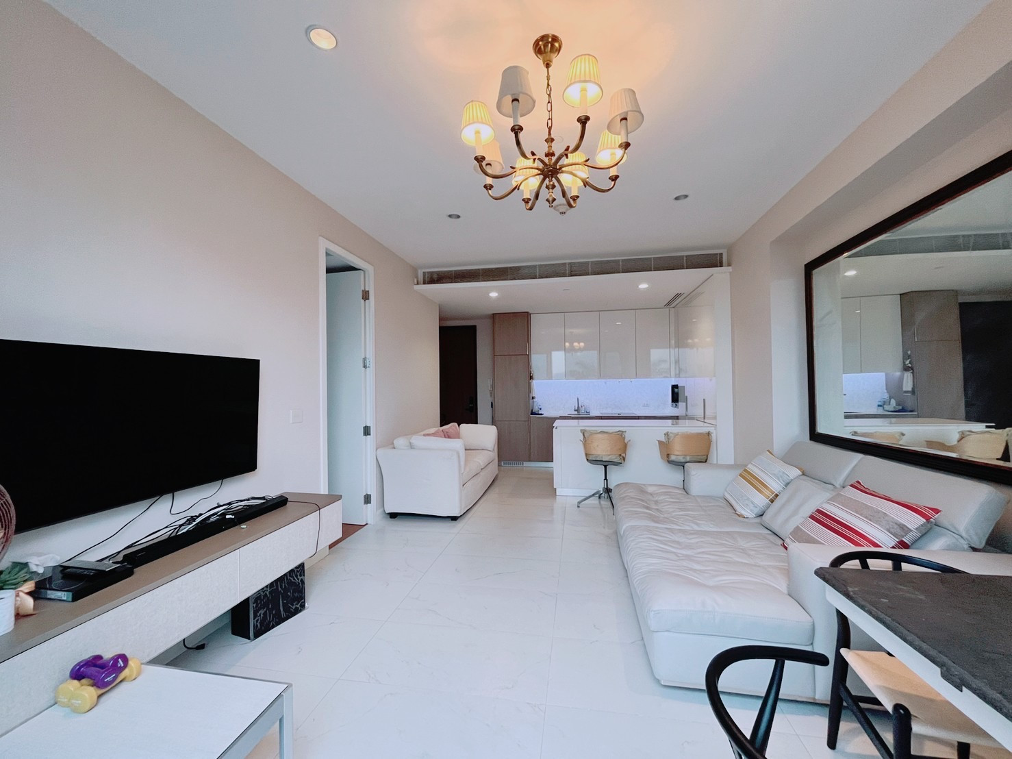 185 Rajadamri: 1bed 1bath 70sqm  23,000,000 High Floor Am: 0656199198