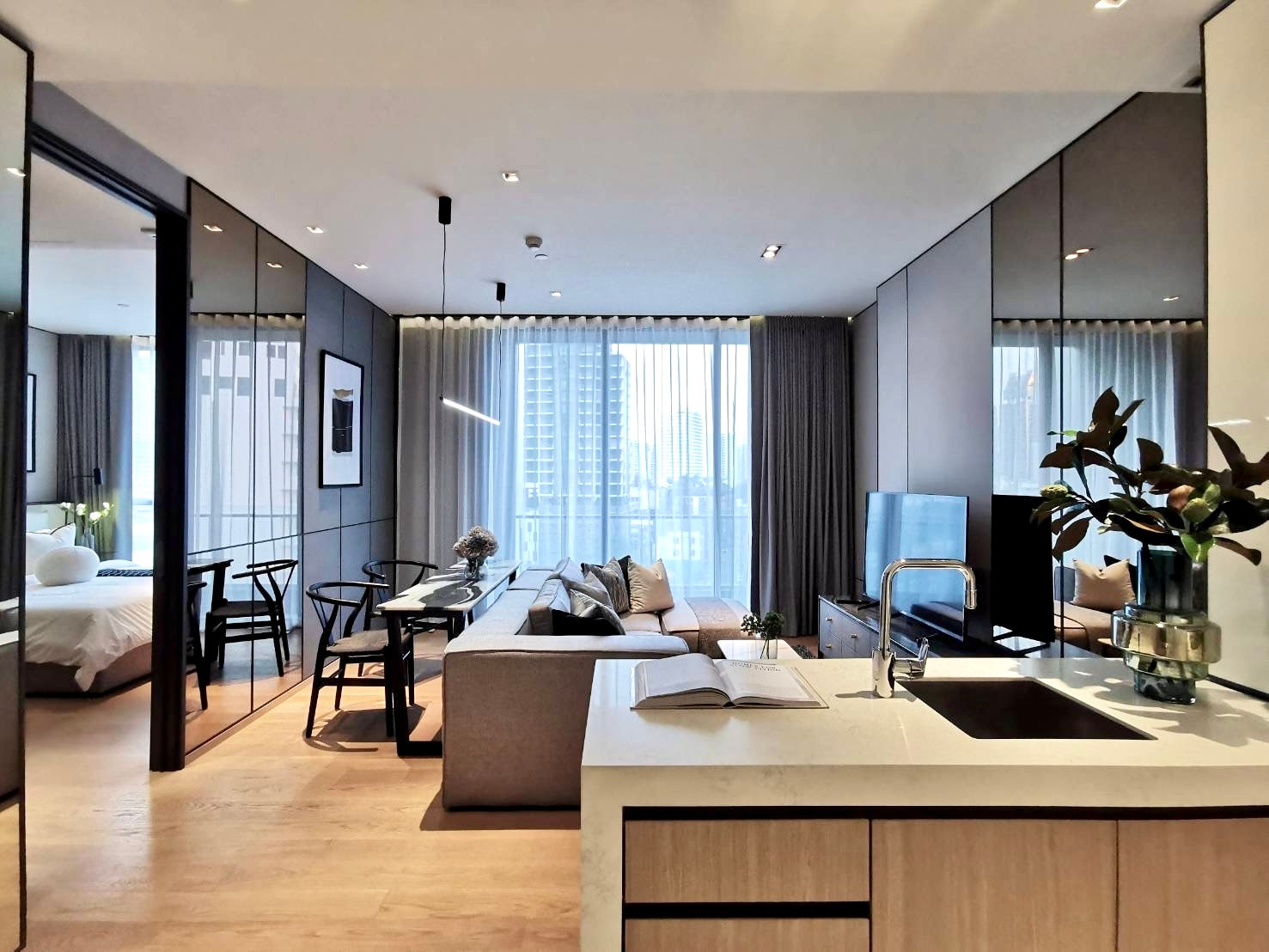 Beatniq Sukhumvit 32: 250m.to BTS Thonglor 1bed 1bath  55sqm 17,000,000 Pool view Am: 0656199198