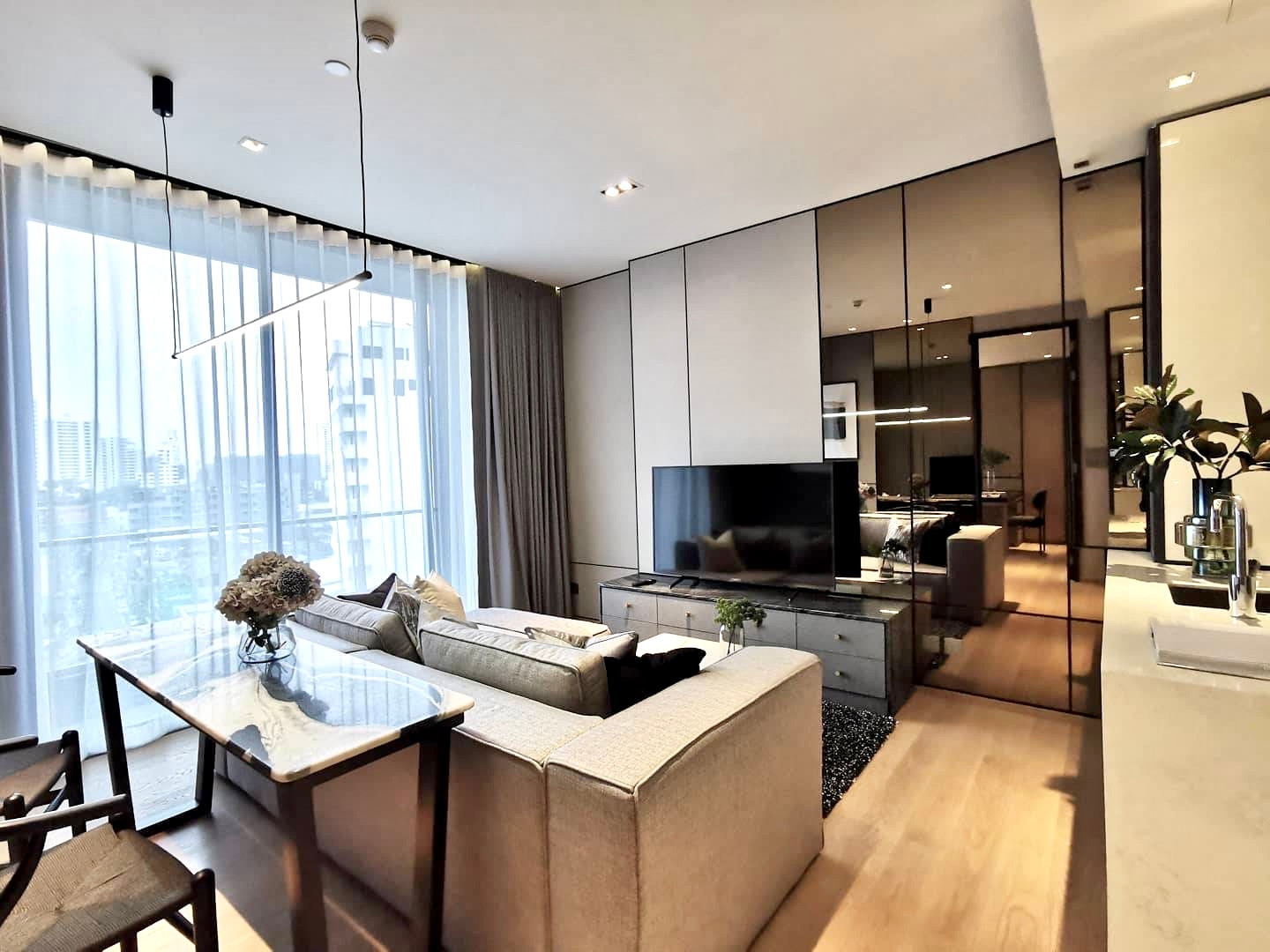 Beatniq Sukhumvit 32: 250m.to BTS Thonglor 1bed 1bath  55sqm 17,000,000 Pool view Am: 0656199198