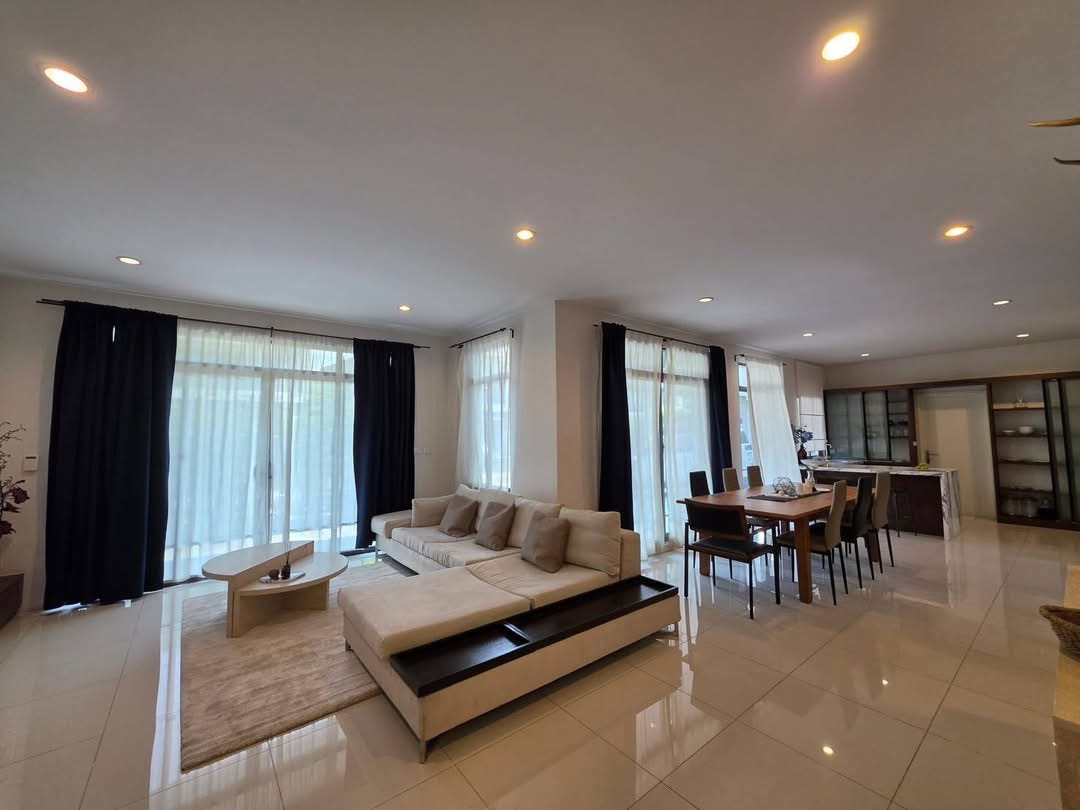 The Palm Phattanakarn 38: 107sqwah 400sqm. 4bed 4bath 1maid Sell: 36,000,000 Rent: 190,000/mth. Am: 0656199198