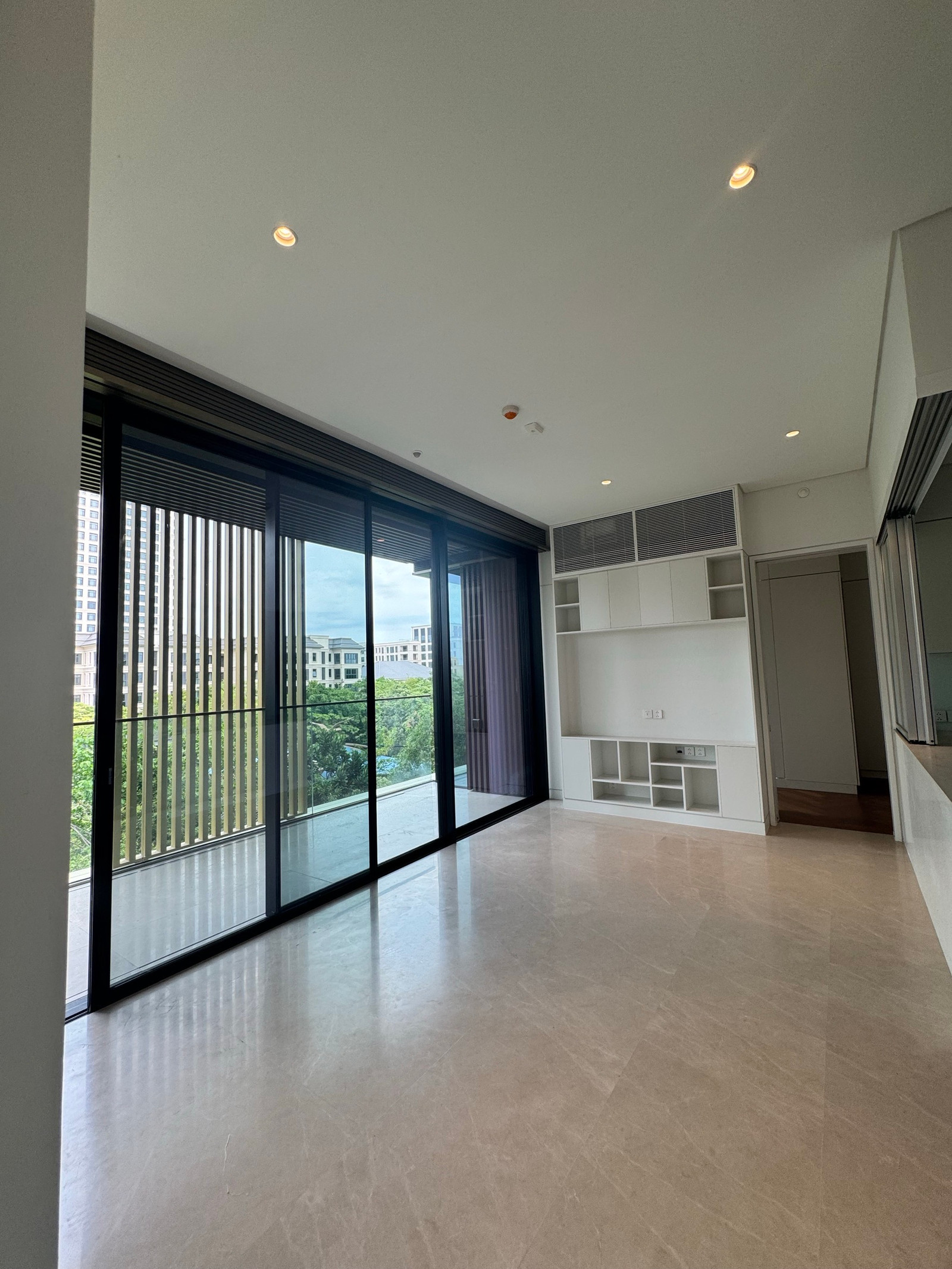Mulberry Grove The Forestias: Careberry Tower 99.59sqm. 2bed 2bath 100,000/mth. Am: 0656199198