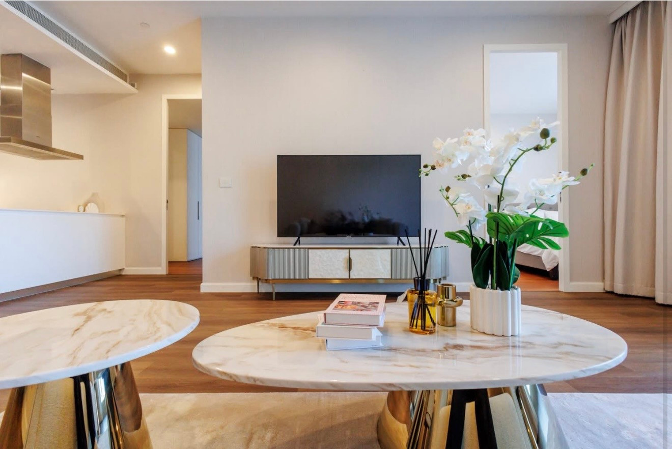 185 Rajadamri: 2bed 2bath 108sqm Sell: 30,950,000 Rent: 115,000/mth. Am: 0656199198