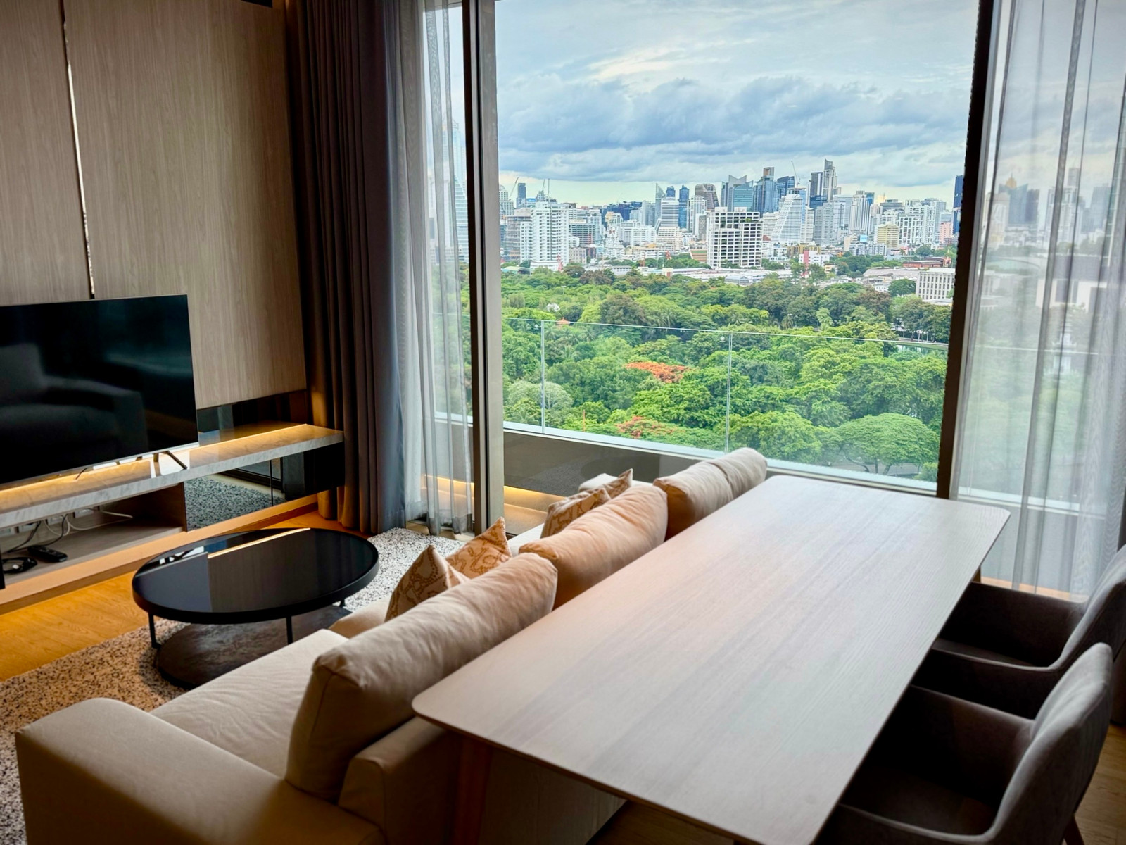 Saladaeng One: 1bed 1bath 56.5 sqm 19,500,000 1XFl Full Lumpini view Am: 0656199198