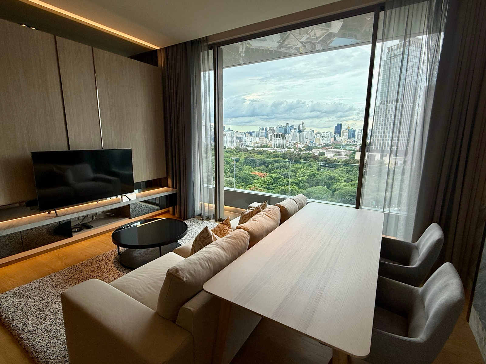 Saladaeng One: 1bed 1bath 56.5 sqm 19,500,000 1XFl Full Lumpini view Am: 0656199198