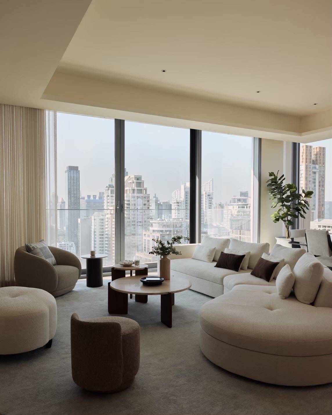 SCOPE LANGSUAN: 241.05sqm 3bed 3.5bath 1 maidroom 270,000,000 Bht. Am: 0656199198