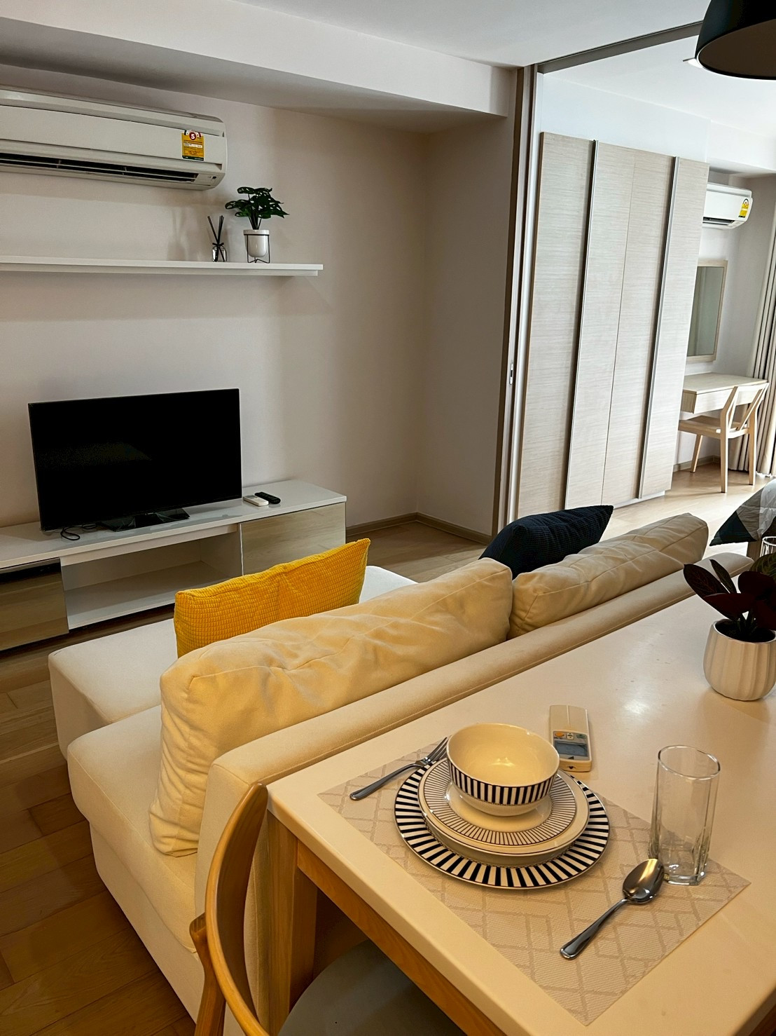 Liv@49 Sukhumvit 49: 1bed 1bath 48.26sqm. 6,000,000 Am: 0656199198