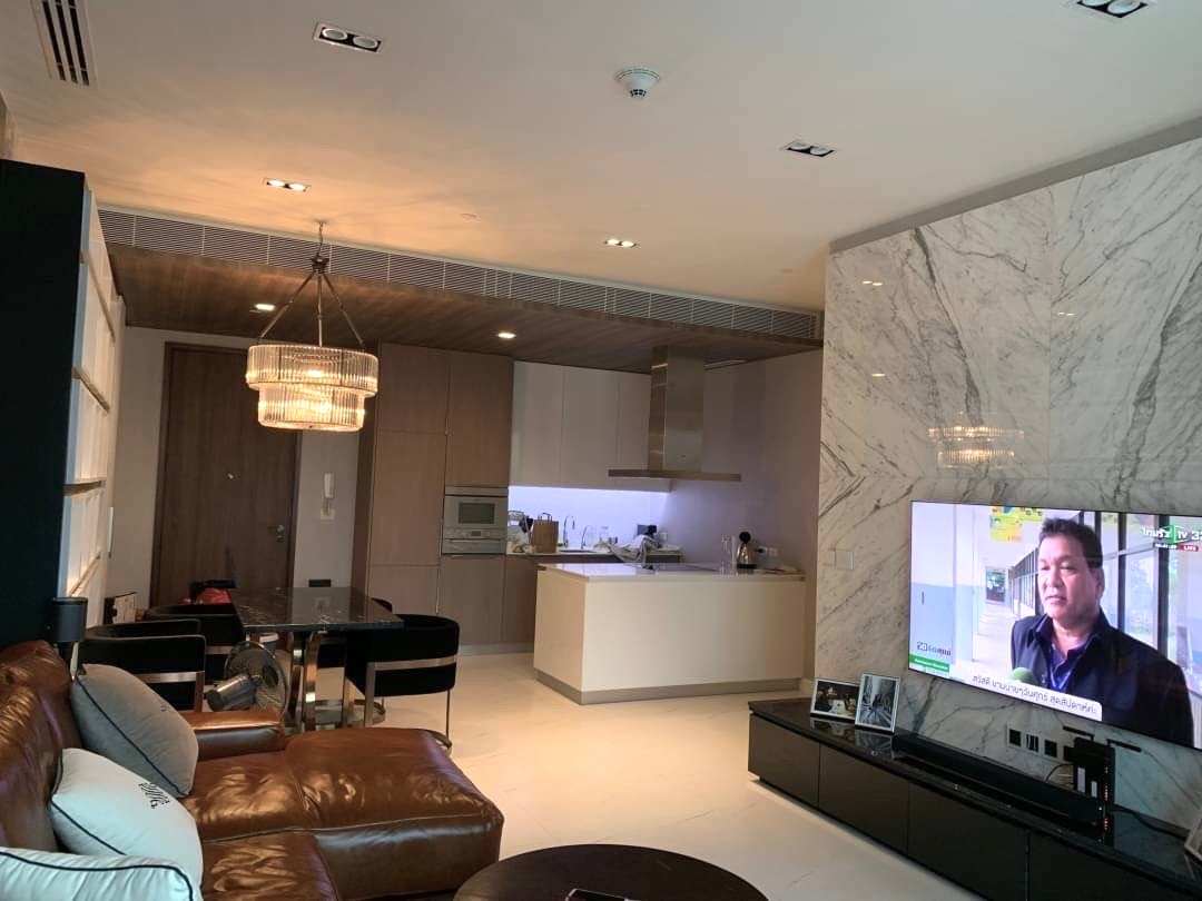 185 Rajadamri: 2bed 2bath 102sqm Sell: 31,000,000  Rent: 100,000/mth Am: 0656199198