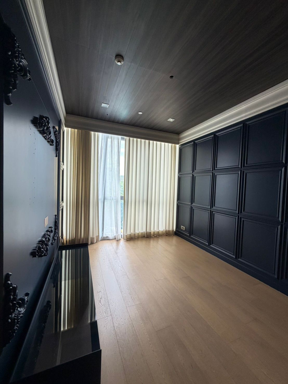 The Monument Thonglor: 2bed 2.5bath 125.20 sqm Sell: 46,000,000 Rent: 180,000/mth. Am: 0656199198