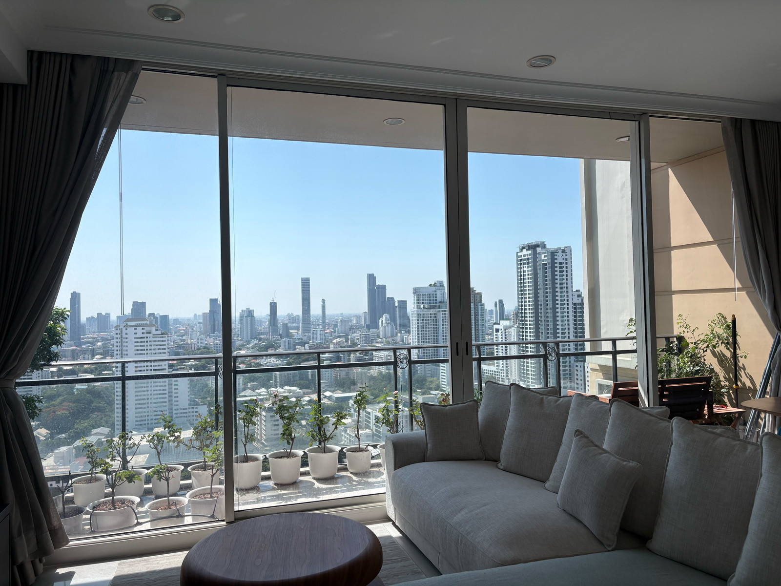 Royce Private Residence Sukhumvit 31: 2bed 2bath 2X Fl 112sqm. Sell: 24,640,000 Rent: 85,000/mth Am: 0656199198