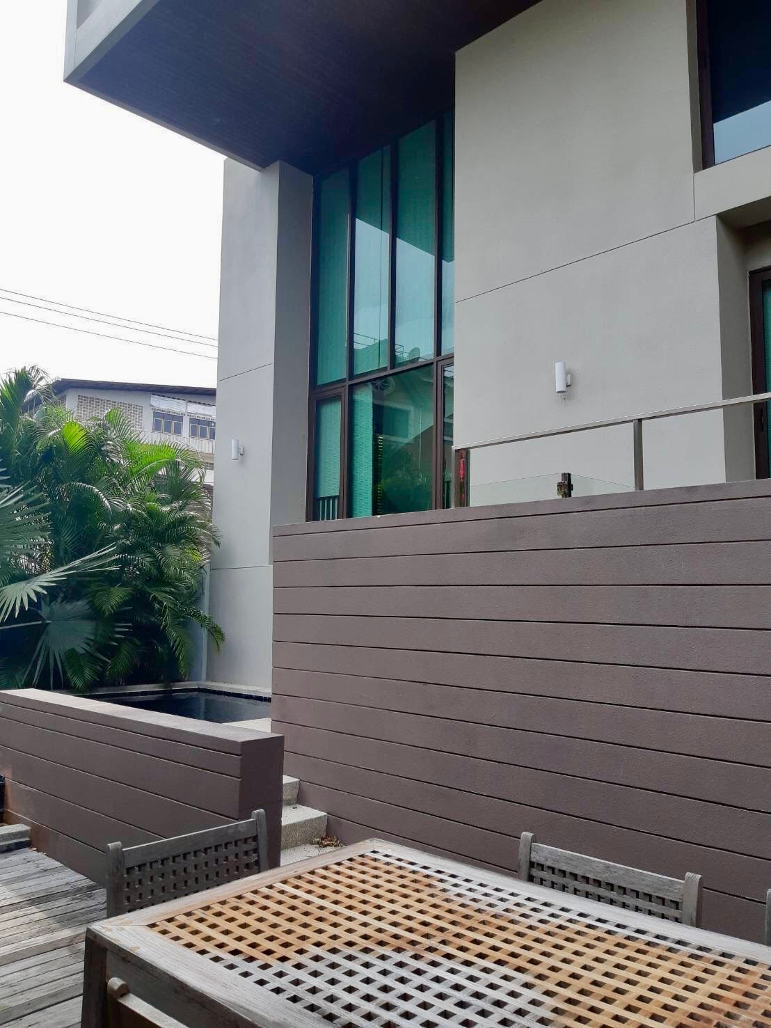 Baan Lux Sathorn: Sathorn soi 1 377sqm 3 storey 3bed 3.5bath with maidroom Sell: 32,000,000 Rent: 150,000/mth Am: 0656199198