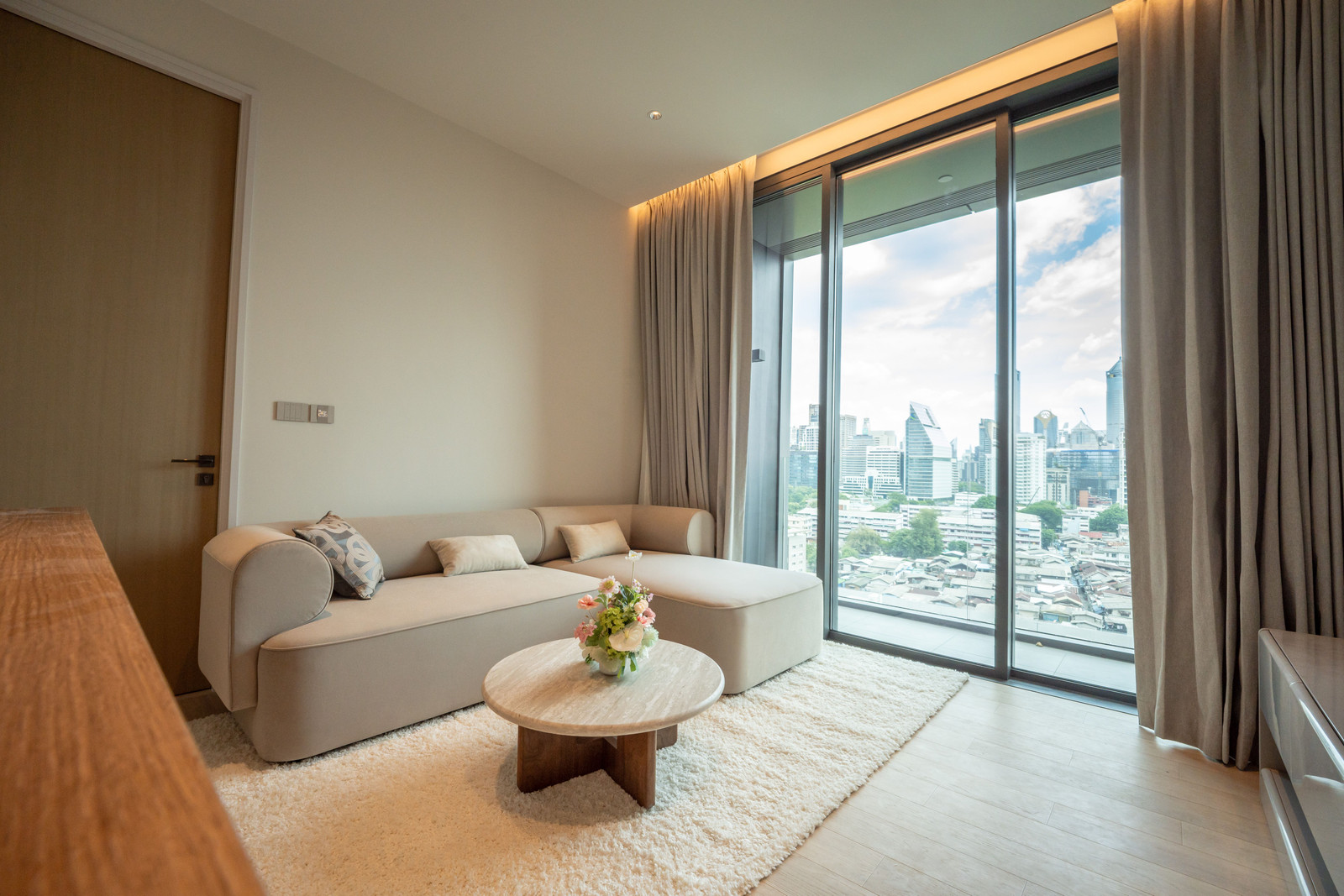 EIGHTEEN SEVEN One Bangkok: 1bed 1bath 51.95sqm. Sell 20,690,000 Rent: 120,000/mth Am: 0656199198