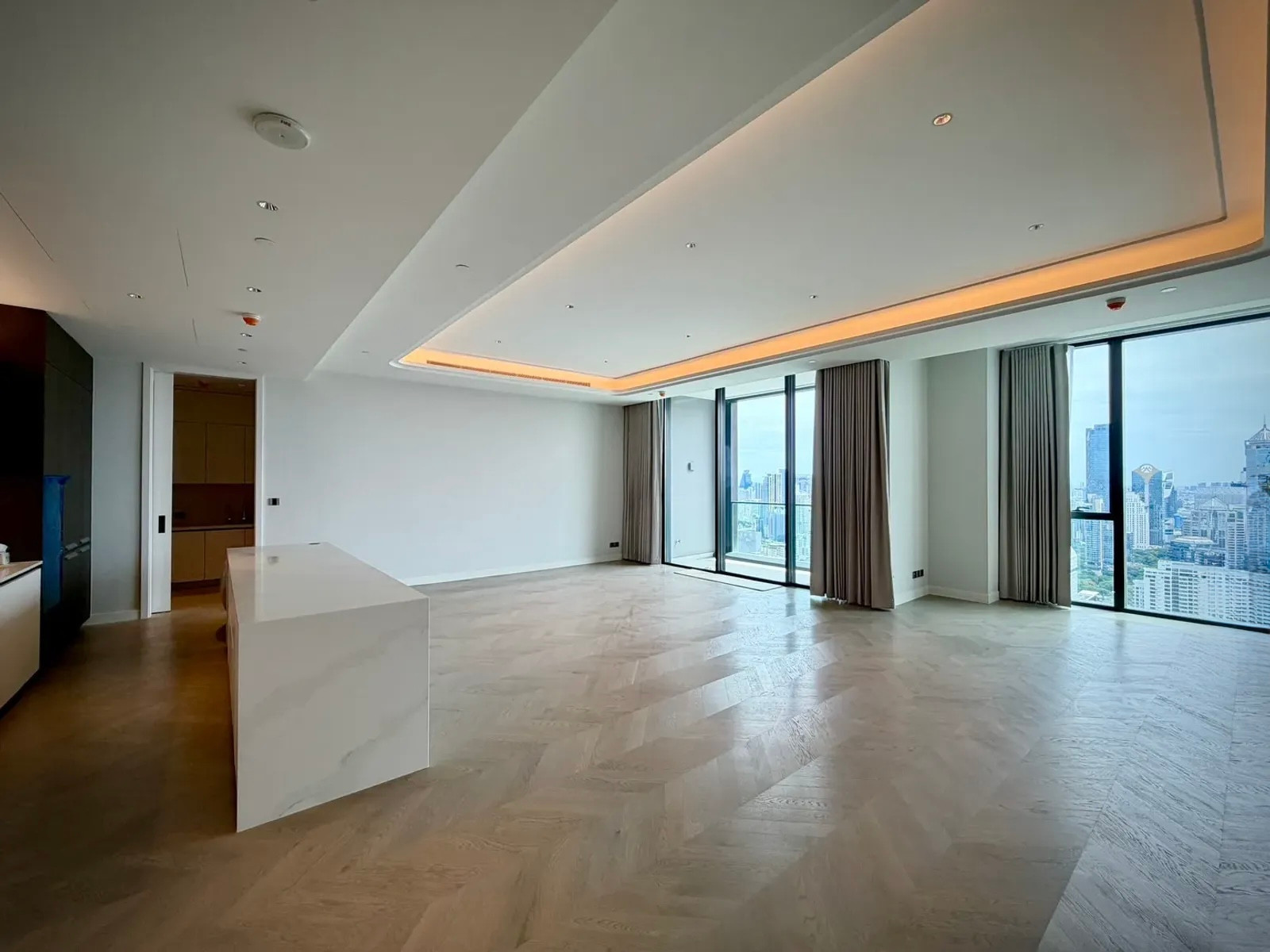 One89 Wireless: 3bed 3.5bath + maid quarter 218.50sqm. 108,000,000 Am: 0656199198