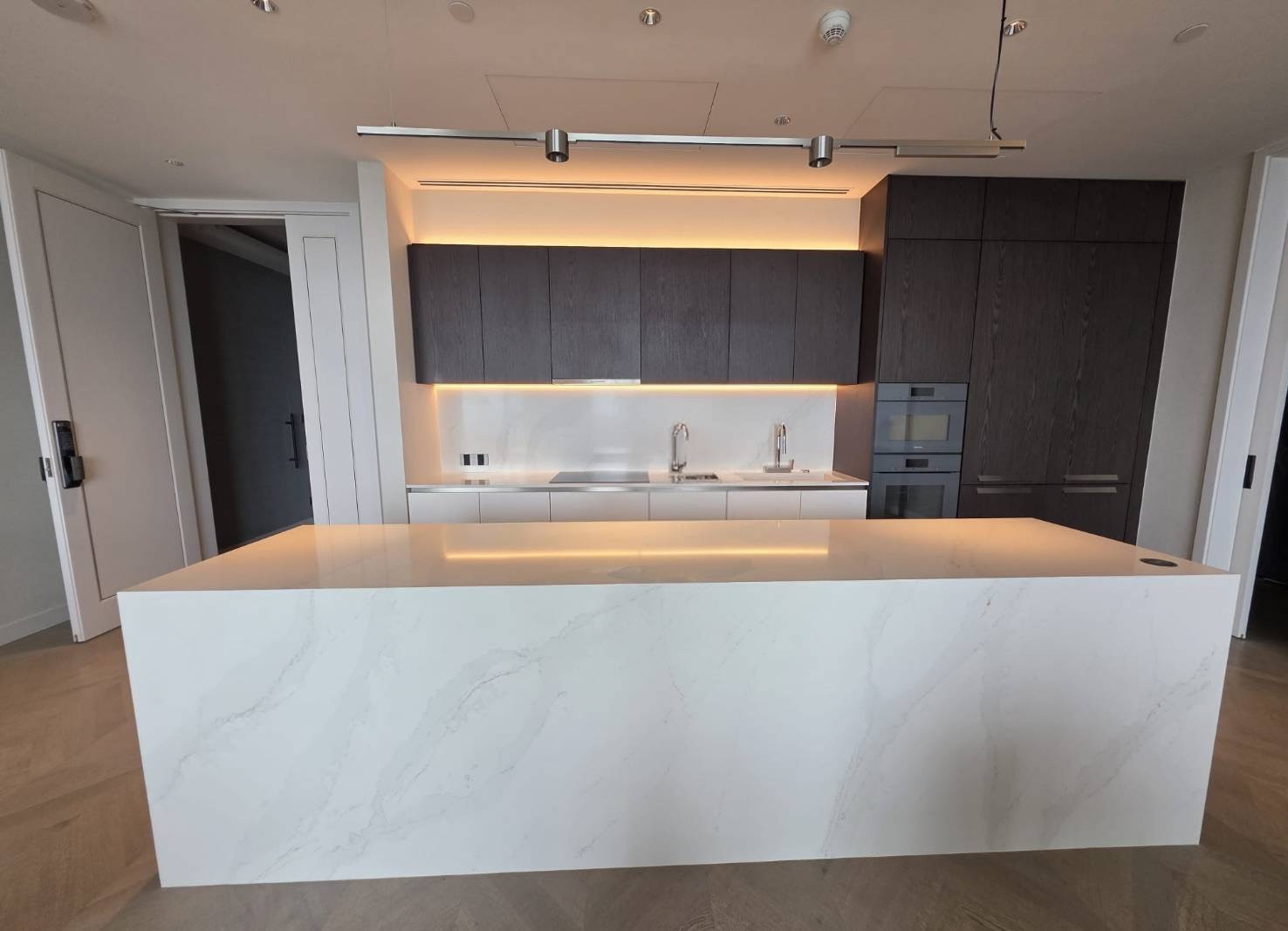 One89 Wireless: 3bed 3.5bath + maid quarter 218.50sqm. 108,000,000 Am: 0656199198