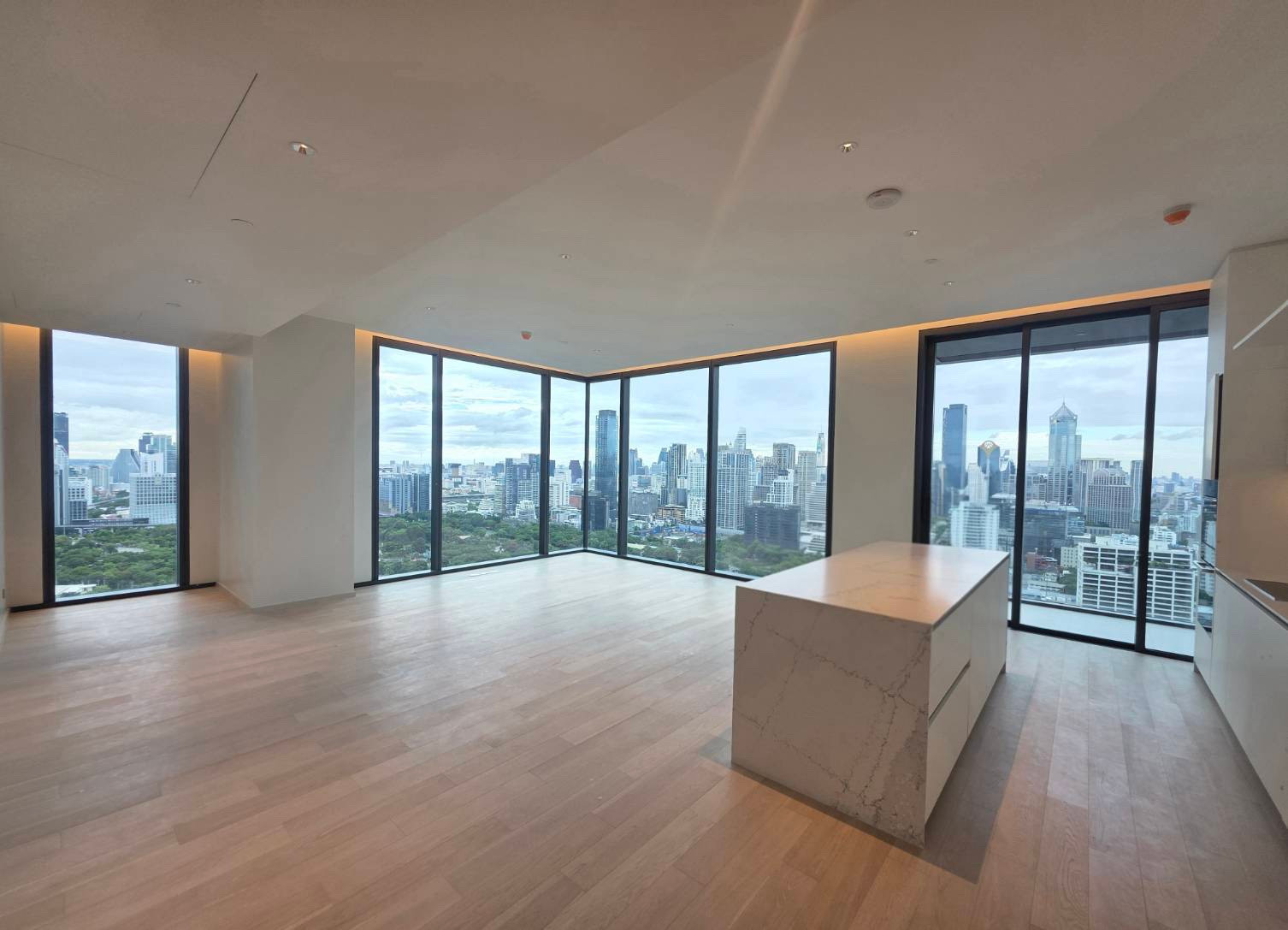 EIGHTEEN SEVEN One Bangkok 187: 3bed 3.5bath  173.62sqm. Sell: 75,000,000 Rent: 350,000/mth Am: 0656199198