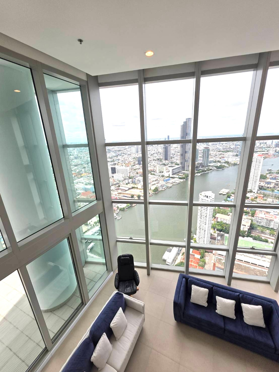 The River Duplex Penthouse 410sqm. 3bed 400,000/mth Am: 0656199198