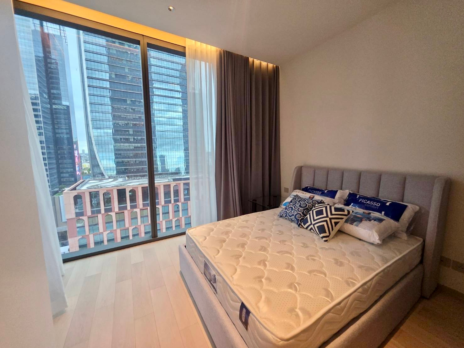 EIGHTEEN SEVEN One Bangkok 187: 2bed 2.5bath 135sqm. 250,000/mth Am: 0656199198