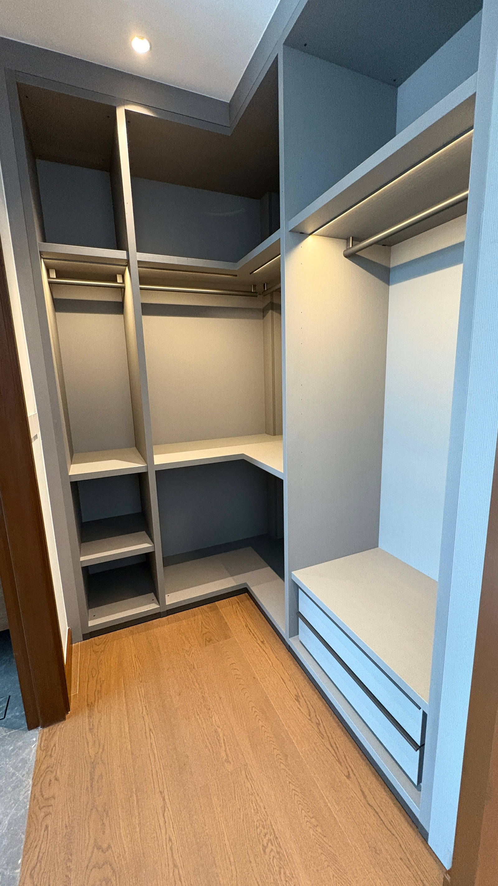 Dusit Parkside 2bed:  2bed 2bath 86sqm 170,000/mth Am: 0656199198