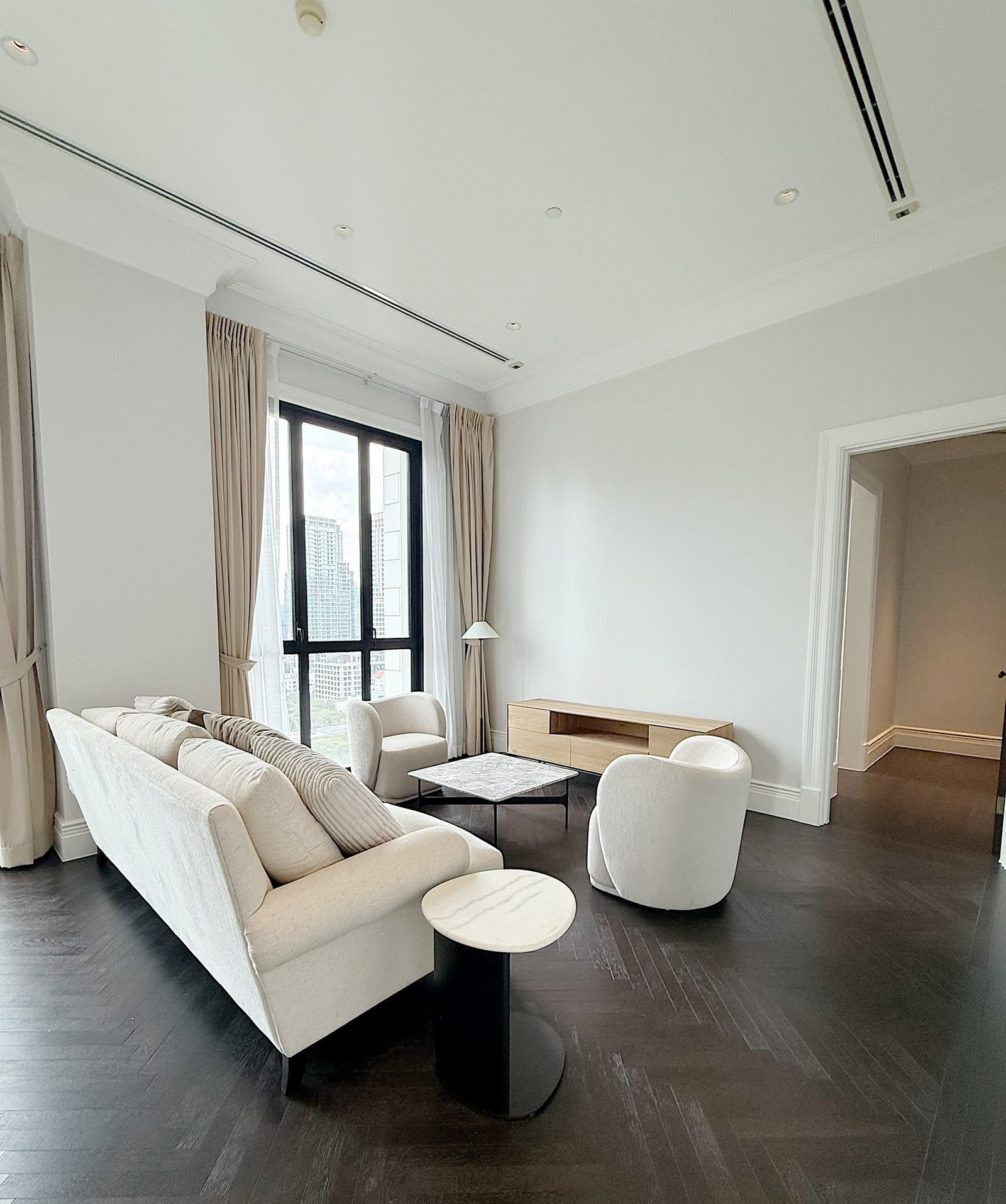 98 Wireless: 121.04sqm 2bed 3bath embassy view 280,000/mth Am: 0656199198
