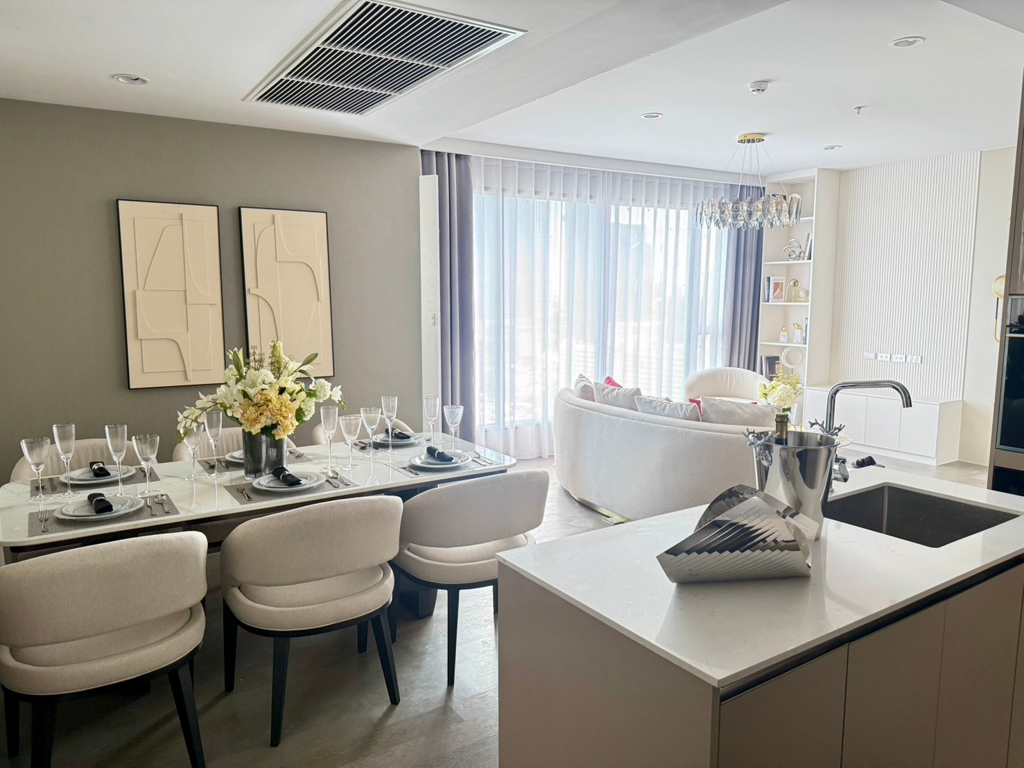 Coco parc: 3bed 3bath 102sqm. 120,000/mth Benjakiti view Am: 0656199198