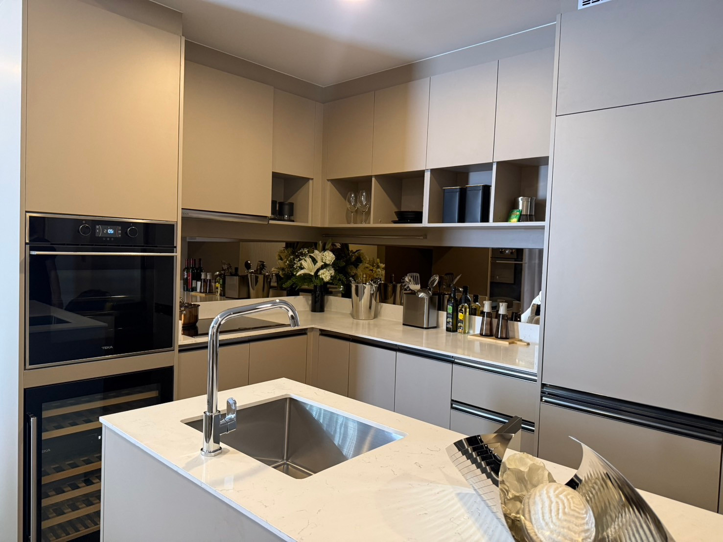 Coco parc: 3bed 3bath 102sqm. 120,000/mth Benjakiti view Am: 0656199198