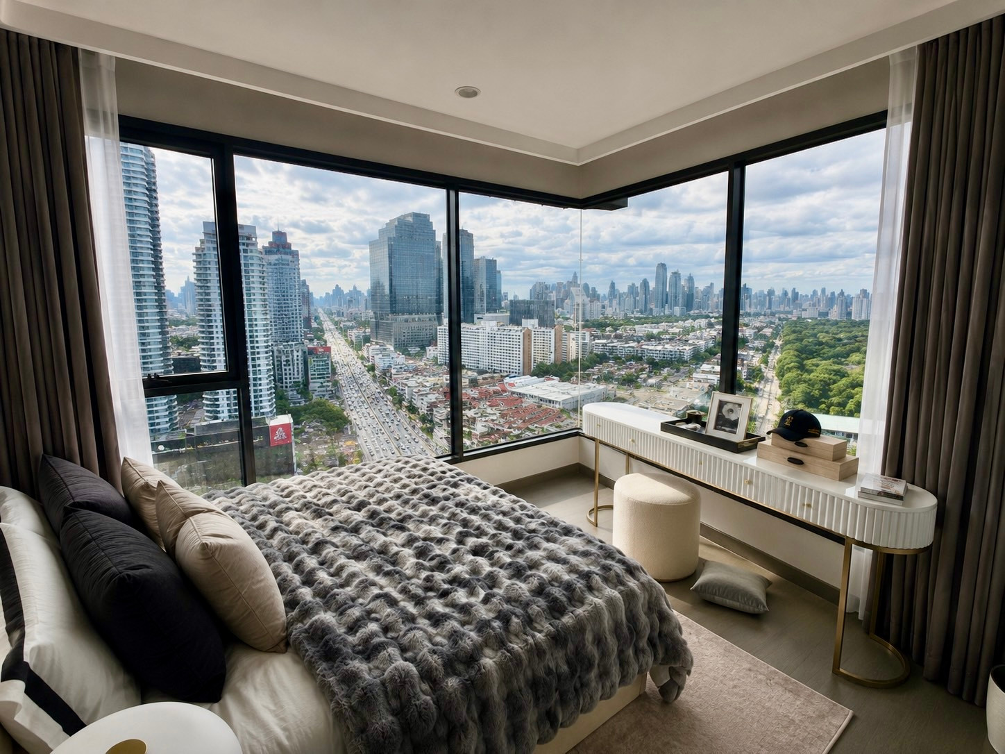 Coco parc: 3bed 3bath 102sqm. 120,000/mth Benjakiti view Am: 0656199198